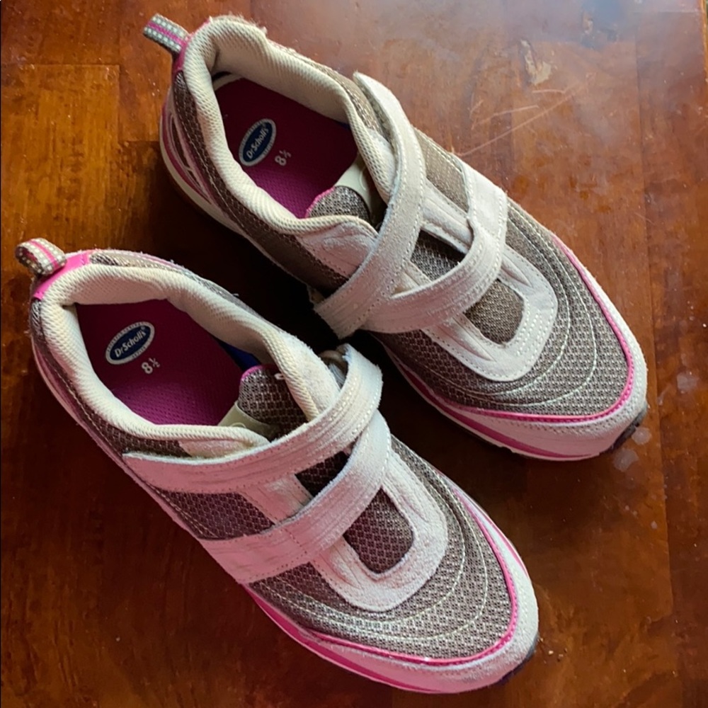 Dr Scholl’s Walking Shoes 👟